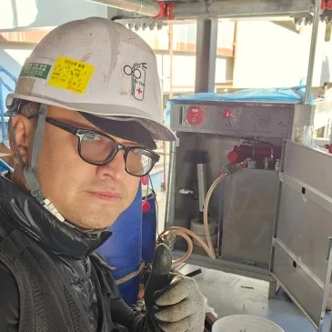 포소화약제 충진 작업 현장 사진